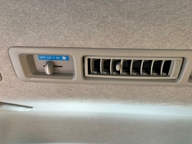 TOYOTA HIACE COMMUTER 2023