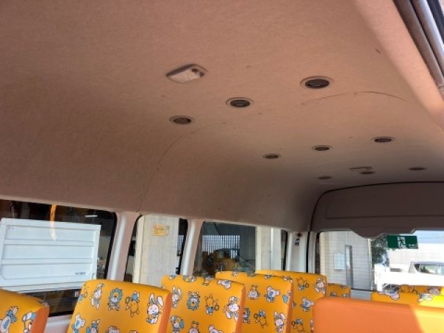 TOYOTA HIACE COMMUTER 2023