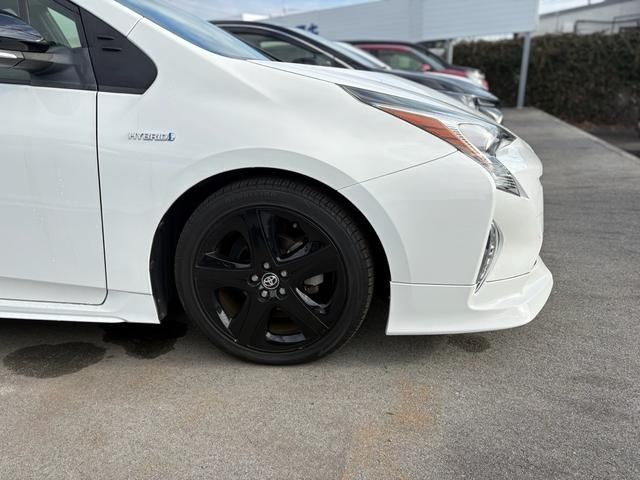 TOYOTA PRIUS 2016