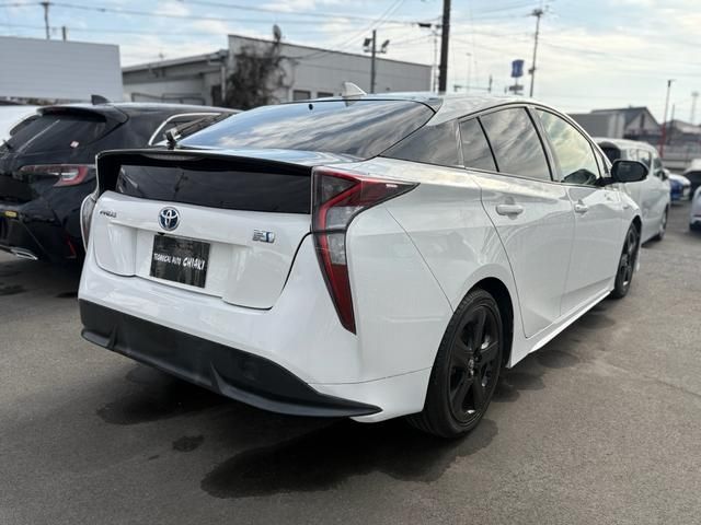 TOYOTA PRIUS 2016