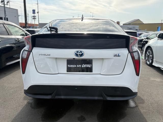 TOYOTA PRIUS 2016