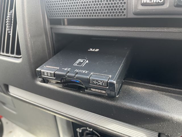 MITSUBISHI MINICAB truck 4WD 2012