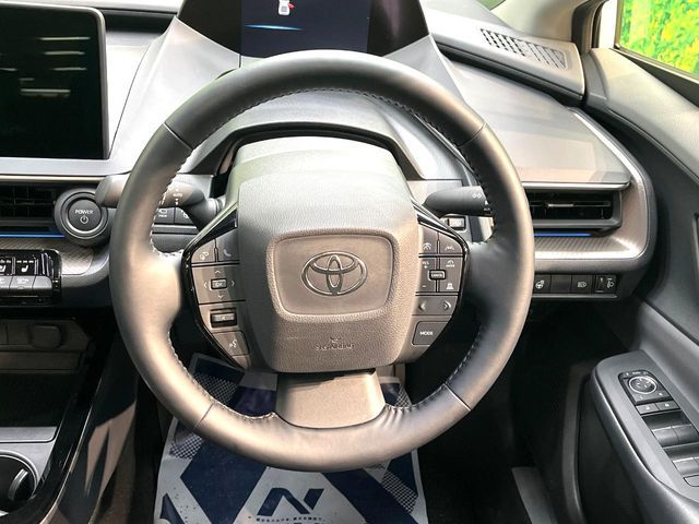 TOYOTA PRIUS 2025