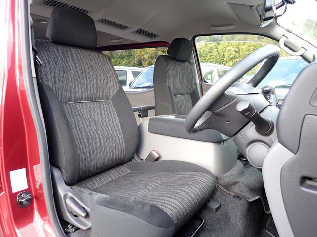 NISSAN NV350 CARAVAN 2018