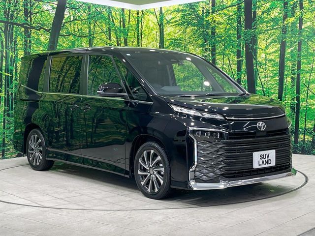 TOYOTA VOXY 2023