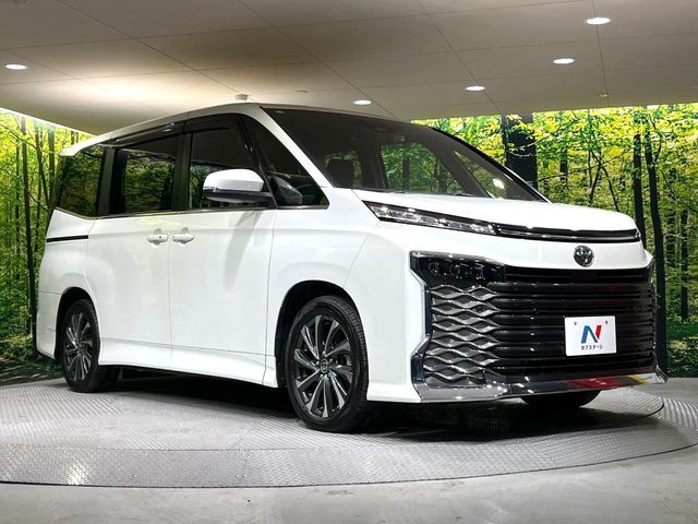 TOYOTA VOXY 2024