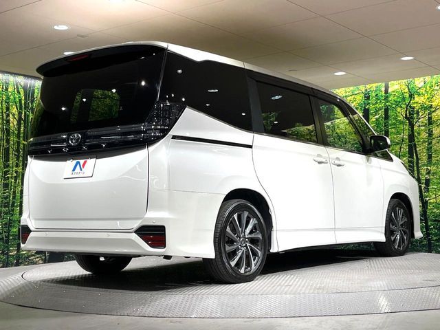TOYOTA VOXY 2024