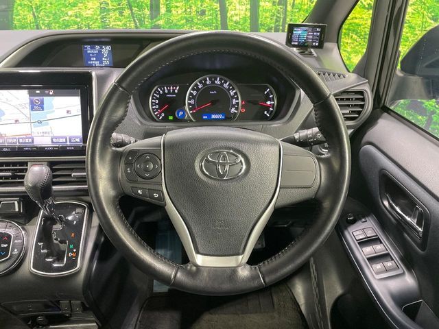 TOYOTA VOXY 2015