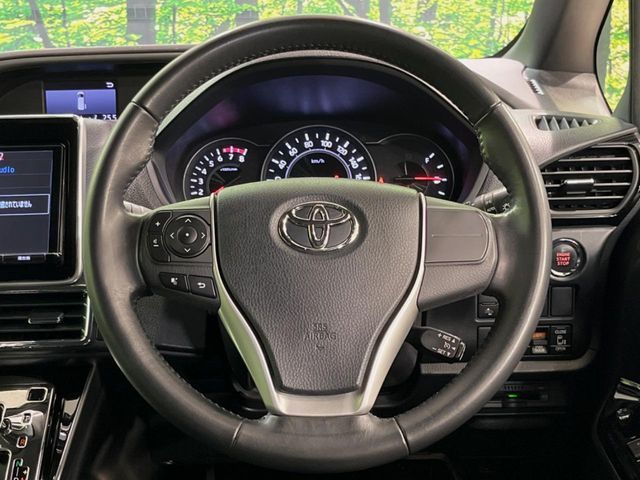 TOYOTA VOXY 2018
