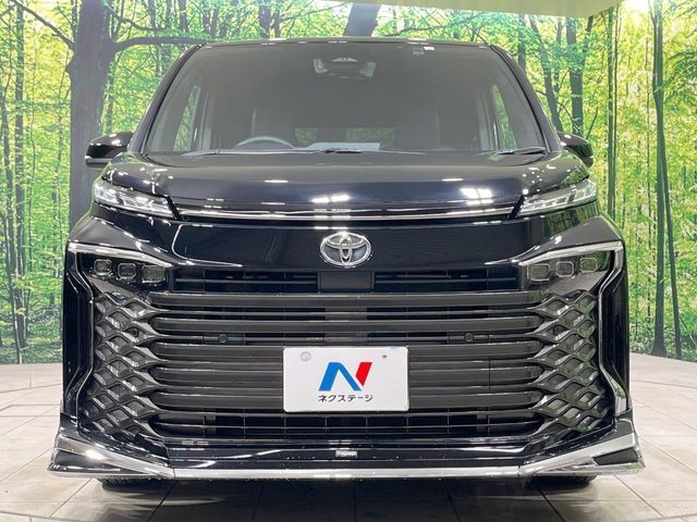 TOYOTA VOXY 2023