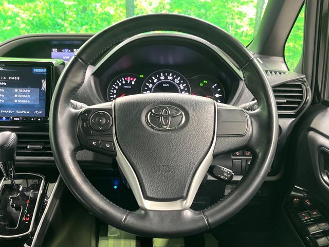 TOYOTA VOXY 2021
