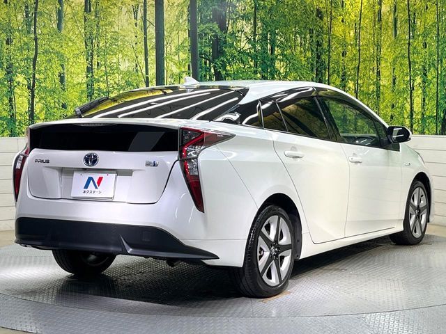 TOYOTA PRIUS 2018