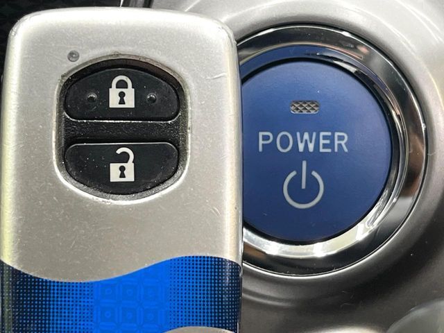 TOYOTA PRIUS Alpha 2016