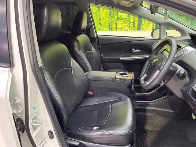 TOYOTA PRIUS Alpha 2016