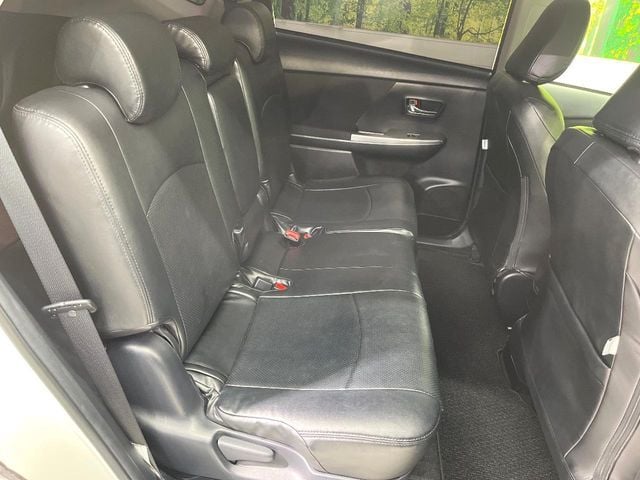 TOYOTA PRIUS Alpha 2016