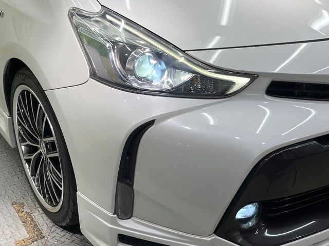 TOYOTA PRIUS Alpha 2016