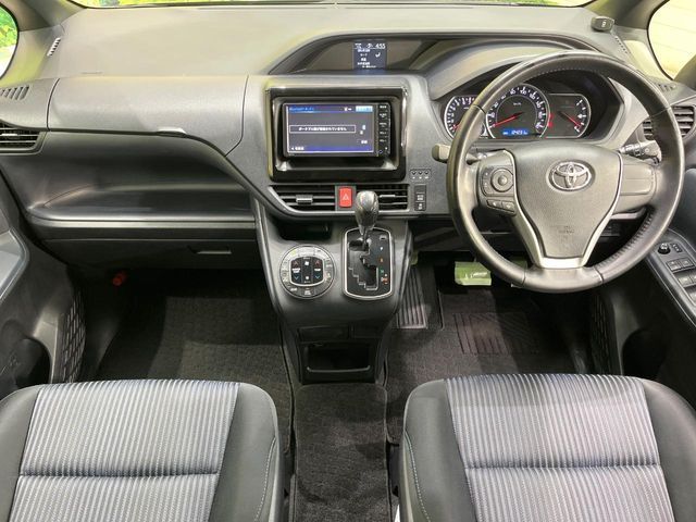TOYOTA VOXY 2015