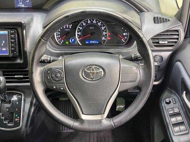 TOYOTA VOXY 2015