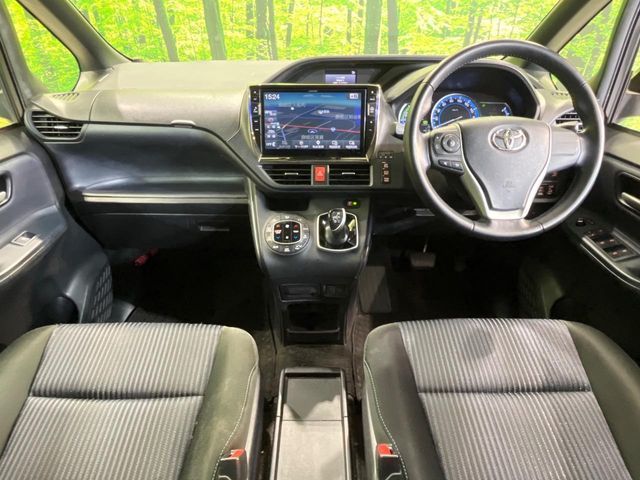 TOYOTA VOXY HYBRID 2016