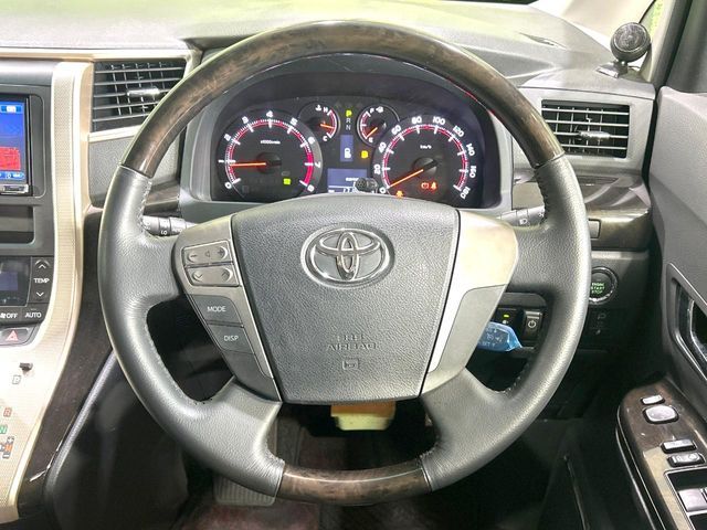 TOYOTA VELLFIRE 2013