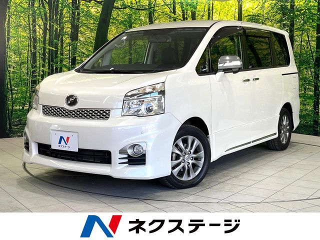 TOYOTA VOXY 2013