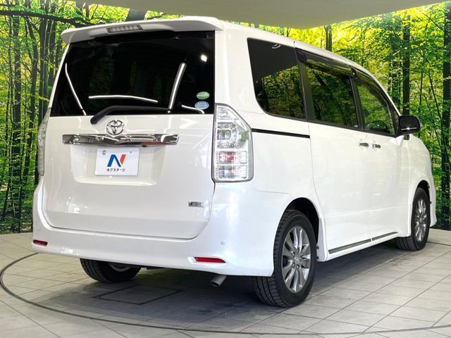 TOYOTA VOXY 2013