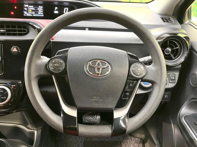 TOYOTA AQUA 2017