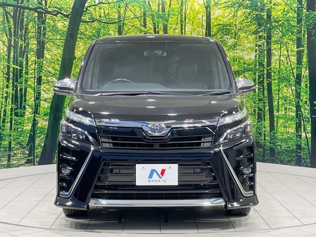 TOYOTA VOXY 2021