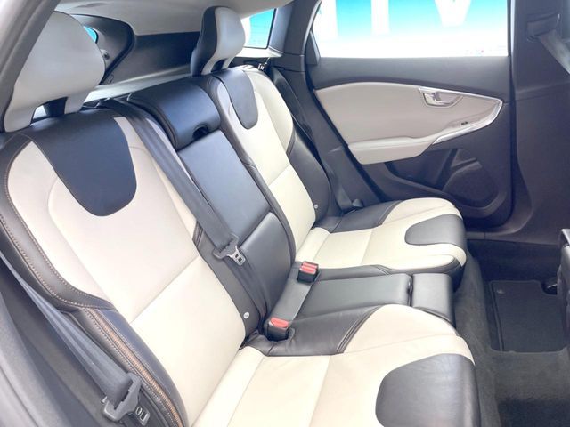 VOLVO VOLVO V40 CROSS COUNTRY 2016