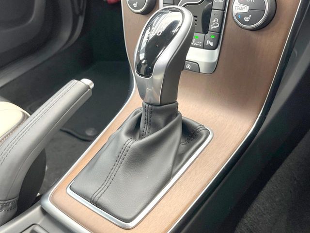 VOLVO VOLVO V40 CROSS COUNTRY 2016