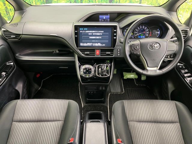 TOYOTA VOXY HYBRID 2018