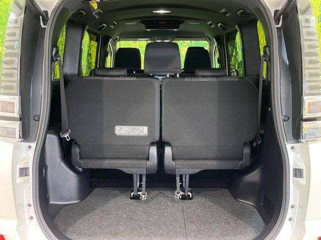 TOYOTA VOXY HYBRID 2018