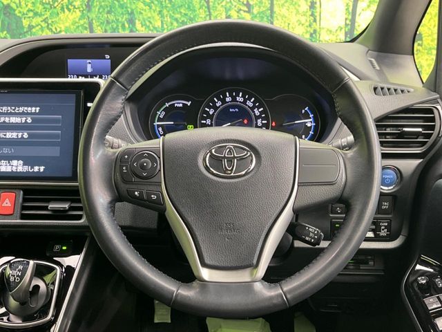 TOYOTA VOXY HYBRID 2018
