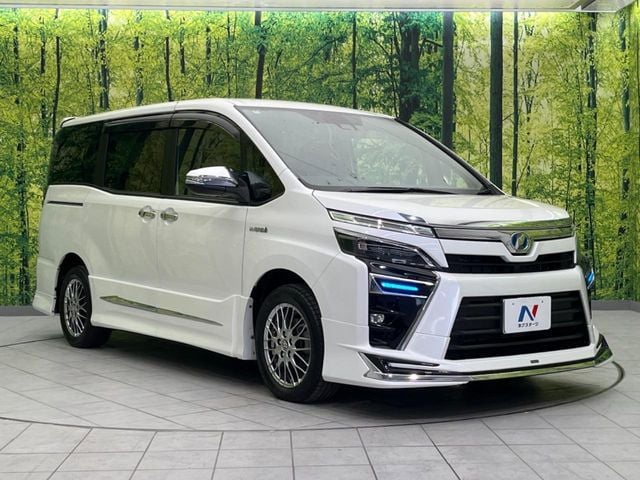 TOYOTA VOXY HYBRID 2018