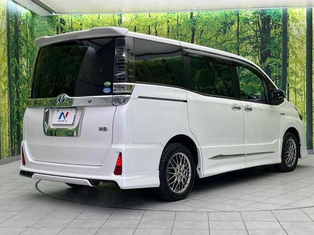 TOYOTA VOXY HYBRID 2018