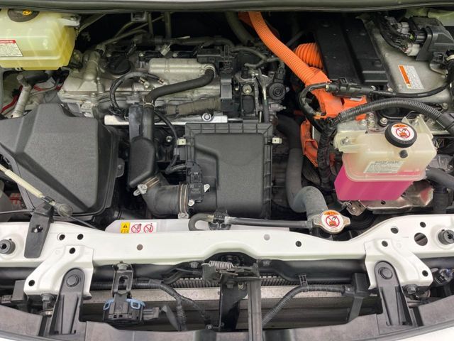 TOYOTA VOXY HYBRID 2018