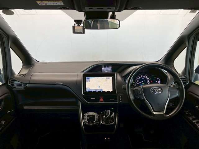 TOYOTA VOXY HYBRID 2021