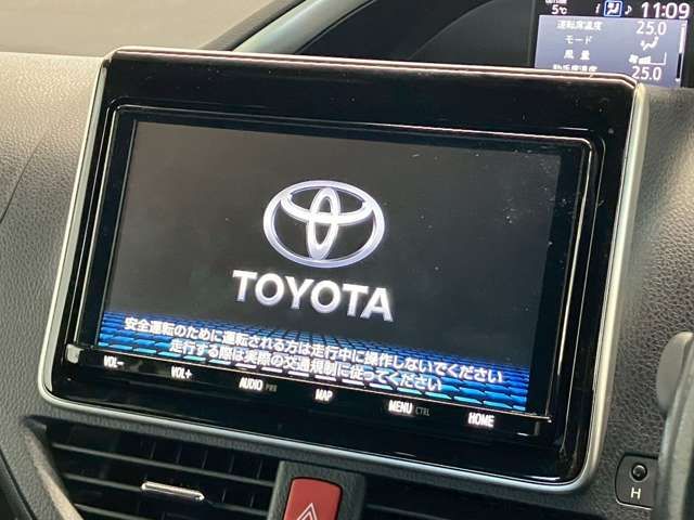 TOYOTA VOXY HYBRID 2021