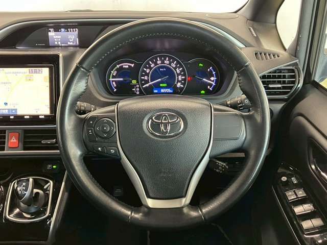 TOYOTA VOXY HYBRID 2021
