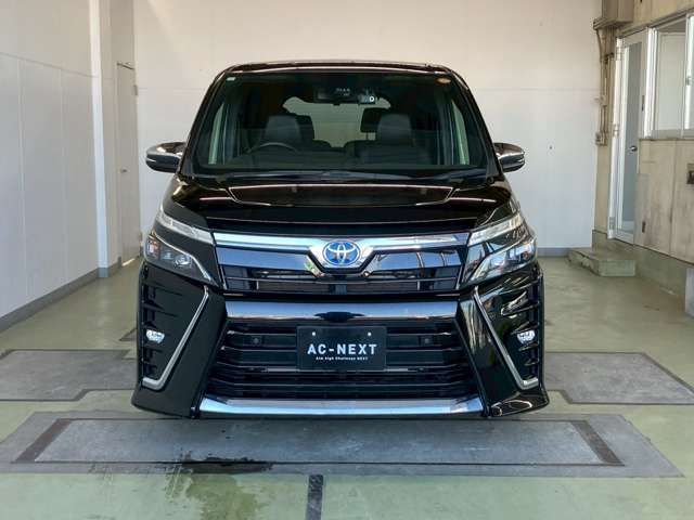 TOYOTA VOXY HYBRID 2021