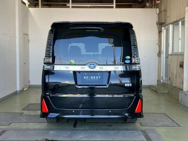 TOYOTA VOXY HYBRID 2021