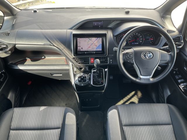 TOYOTA VOXY 2019