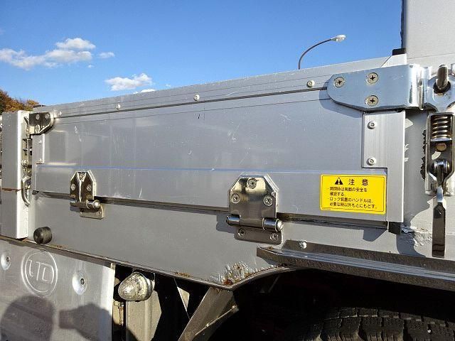 NISSAN DIESEL Quon 2020