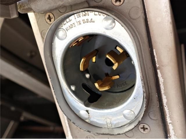 NISSAN DIESEL Quon 2018