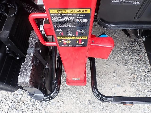 MITSUBISHI CANTER 2025