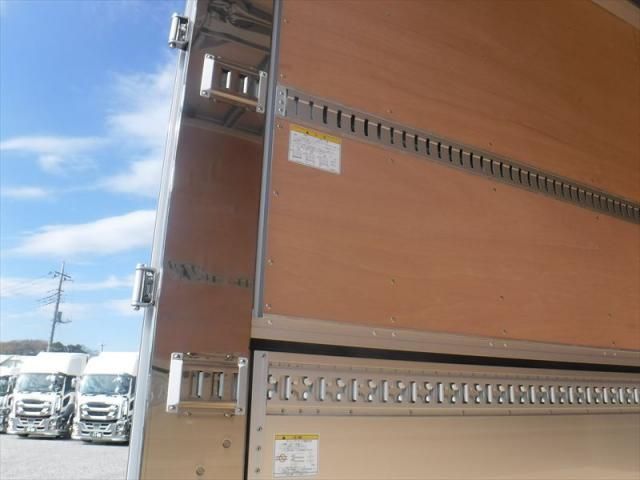 MITSUBISHI FUSOU SUPER GREAT 2025