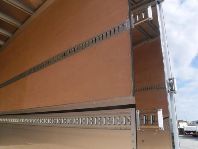 MITSUBISHI FUSOU SUPER GREAT 2025