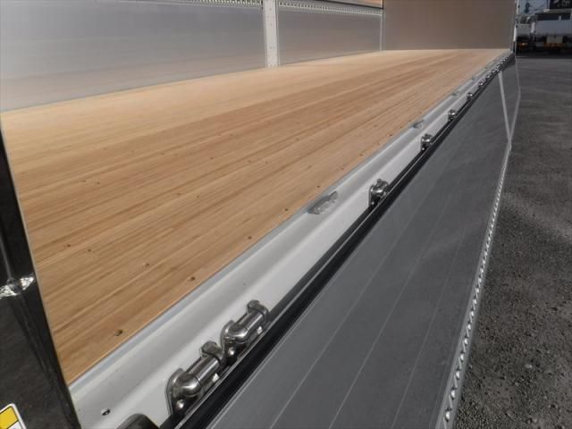 MITSUBISHI FUSOU SUPER GREAT 2025