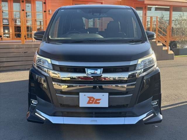 TOYOTA NOAH 2019