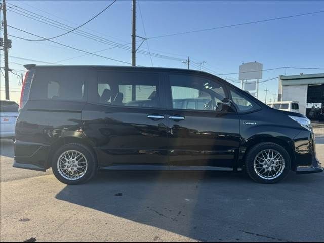 TOYOTA NOAH 2019